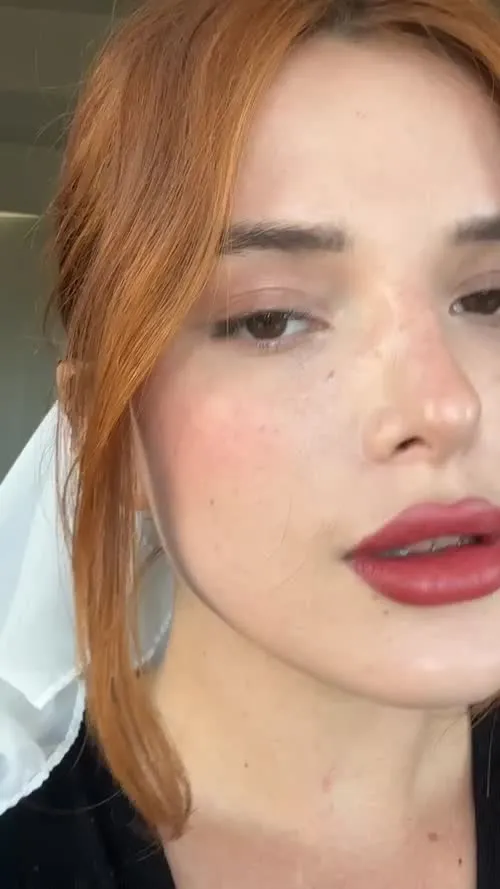 Bella Thorne - App