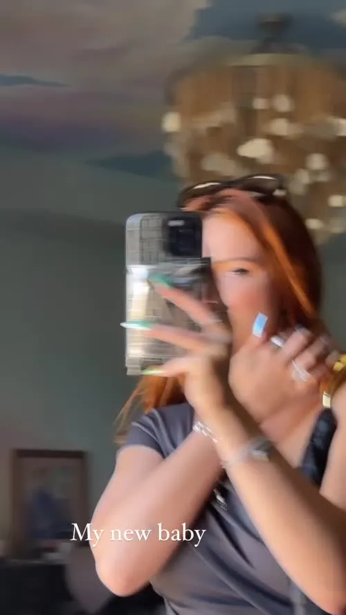 Bella Thorne - SaveInsta app