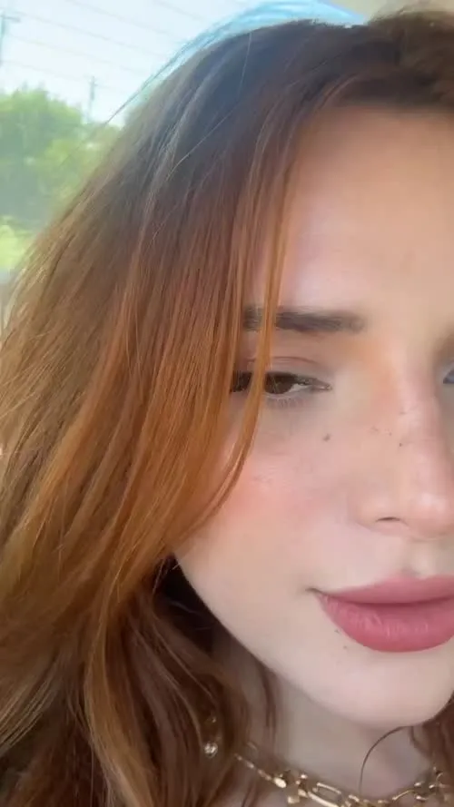 Bella Thorne - SaveInsta app