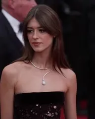 Daisy Edgar-Jones - Video #201372