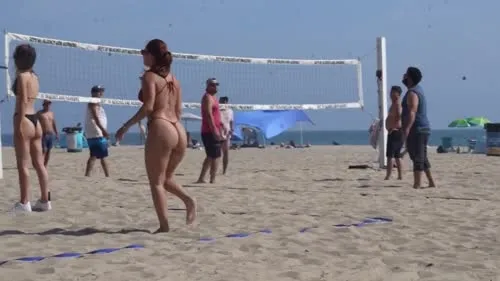 Francia Raisa - Selena Gomez organ donor Francia Raisa wears bikini for Beac