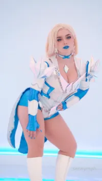 Superheroines - Serinymph Sue Storm