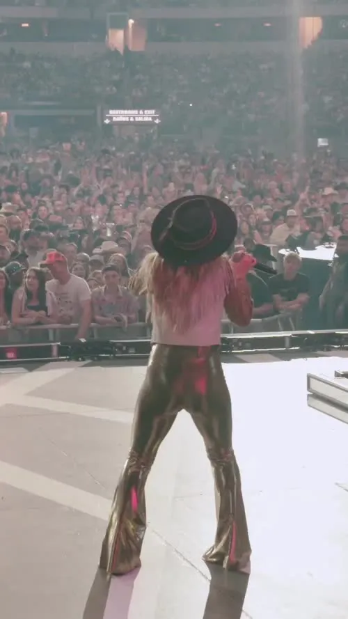 Lainey Wilson - Video