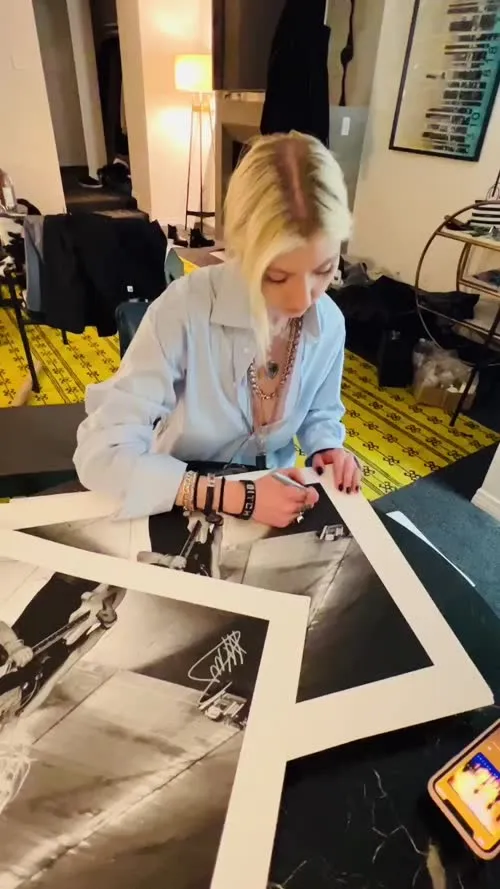 Taylor Momsen - Snapinsta app video