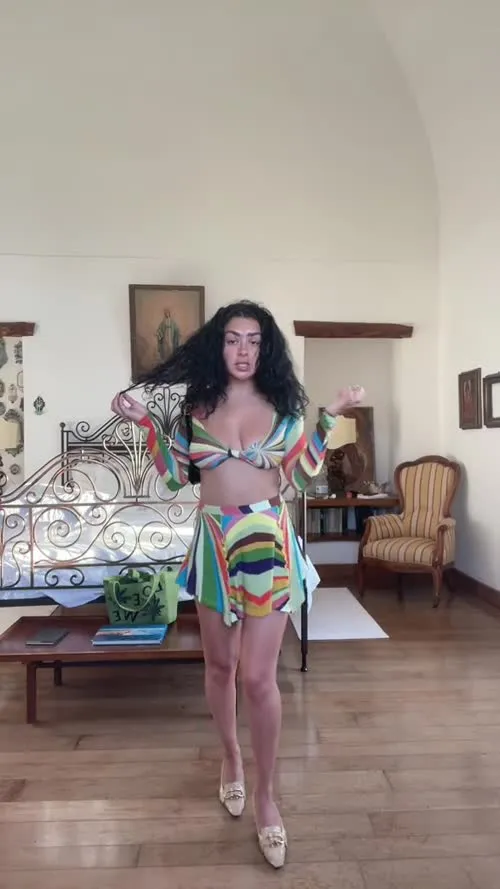 Charli XCX - Snaptik app