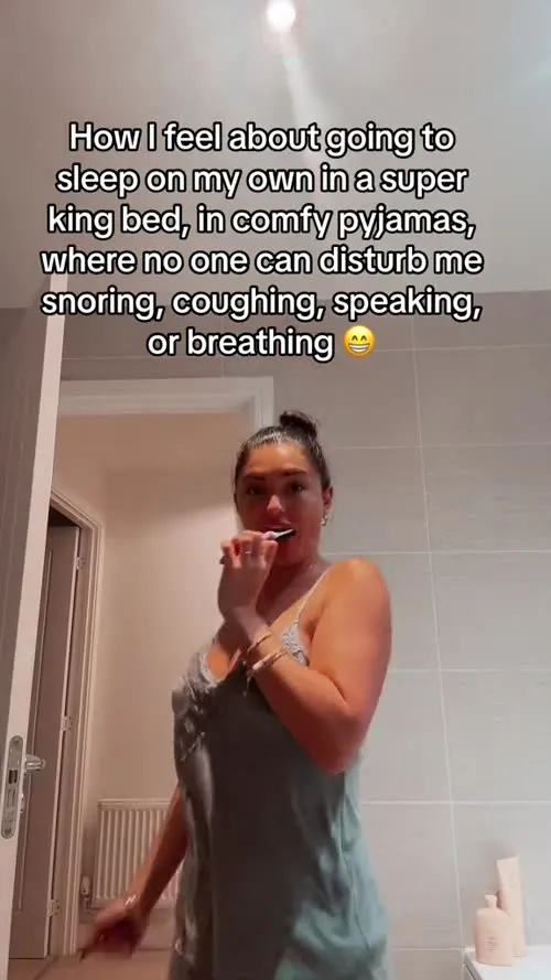 India Reynolds - Video