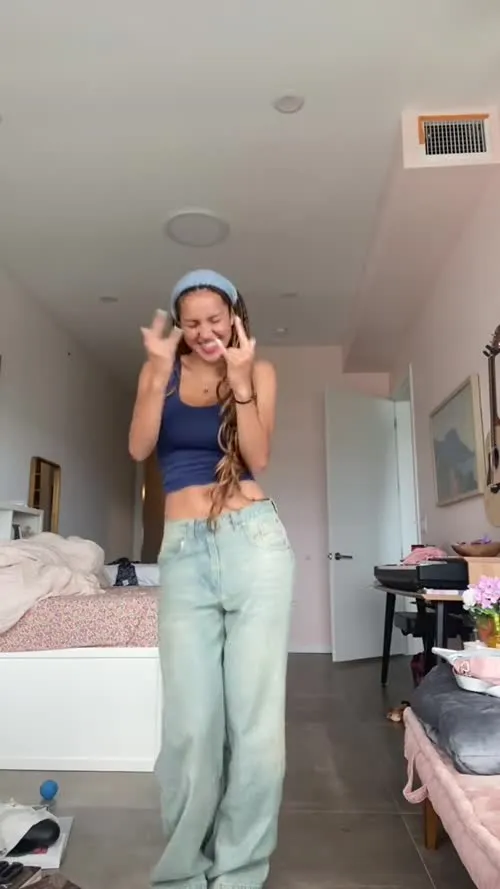 Sofia Wylie - Video