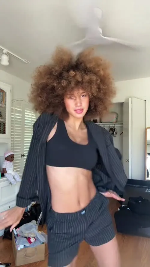 Sofia Wylie - Video