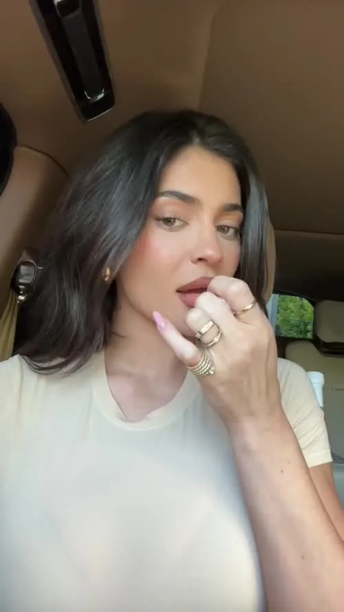 Kylie Jenner - 1688772943122