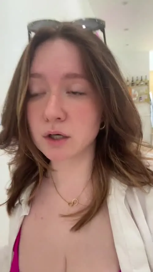 Emma Kenney - Video