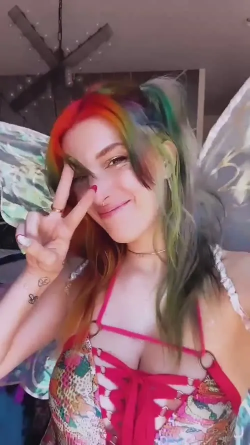 Dani Thorne - Video