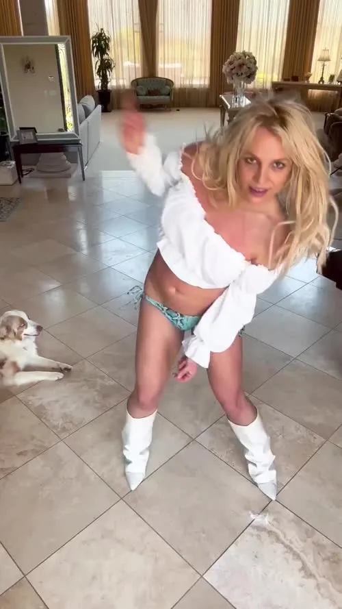 Britney Spears - Sub de peso pero al menos ahora tengo culo y lo puedo mover todo el da