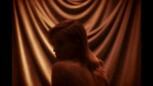 Suki Waterhouse - VALENTINE (Official Video)