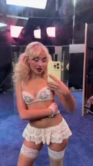 Sabrina Carpenter - Video