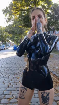 Latexgirlies - Tattoos and latex
