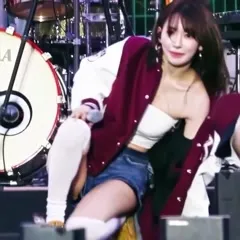 Sakura Miyawaki 宮脇 咲良 | LESSERAFIM - TbcisoeVmjs