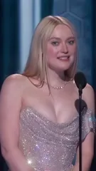 Dakota Fanning - TensorPix - dakotafanningandqueenlatifahhandouttheawardtothequeenofthisyearsdramaa - ezgif com - video speed