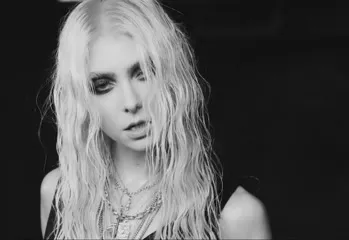 Taylor Momsen - The Pretty Reckless - For I am death life evermore Pt2