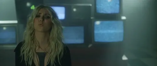 Taylor Momsen - The Pretty Reckless - Heaven knows - cut
