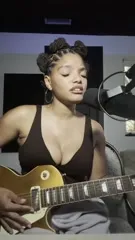 Halle Bailey - Video