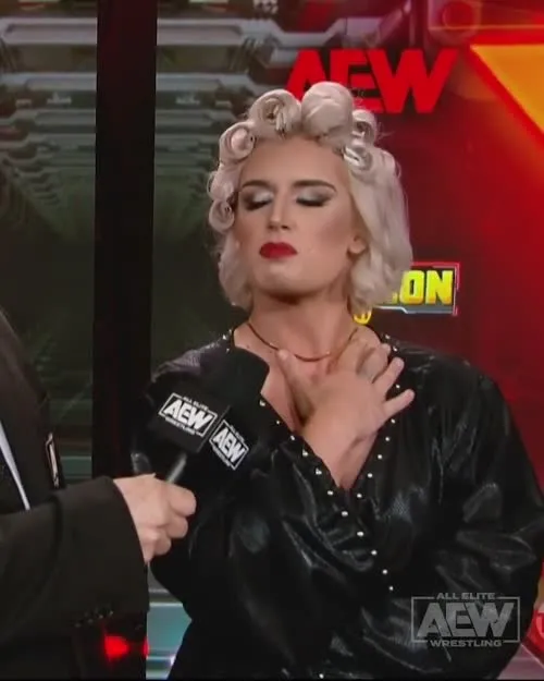 Toni Storm - Video