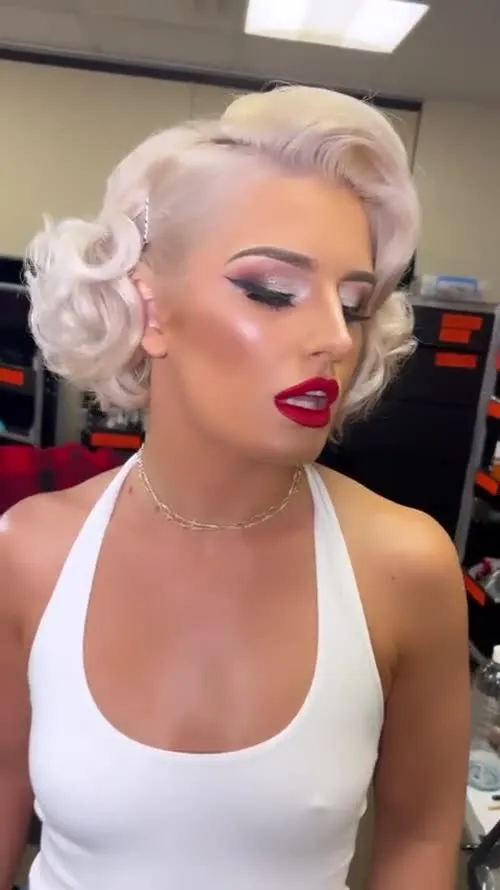 Toni Storm - Video #343166