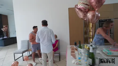 Let´s post it // Letspostit - Trixi Brooks - Surprise sneaky dick for the birthday girl