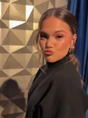 Olivia Holt - Video