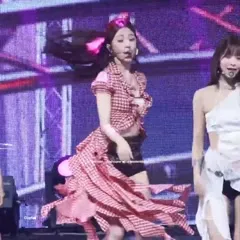 Huh Yunjin 허윤진 | LESSERAFIM - Video