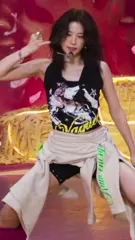 Kazuha Nakamura 中村 一葉 | LESSERAFIM - UAiBKkZ3Fqx
