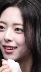 Yuna - ITZY (유나, Shin Yu Na) - Udp5w z c5oh