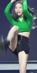 Sakura Miyawaki 宮脇 咲良 | LESSERAFIM - Video