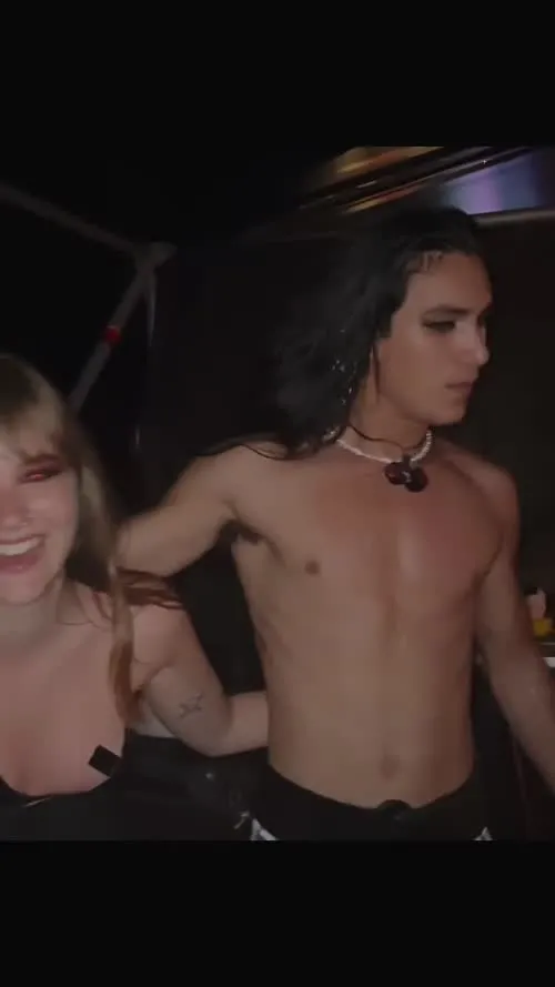 Victoria De Angelis (Maneskin bassist) - Ukmanemaniacs posts (2023-02-27 11.00) video dashinit