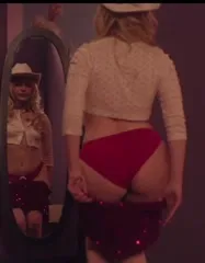 Victoria Pedretti - Victoria forbidden