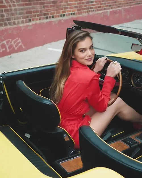 Hailee Steinfeld - Video