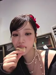 Kim Chaewon 김채원 [Le Sserafim] - Video 9