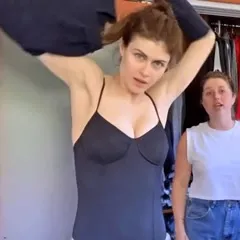 Alexandra Daddario - Vqm L9 SUWS W