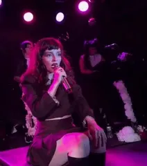 Lauren Mayberry (Singer) - vR G8Ictg1N