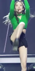 Sakura Miyawaki 宮脇 咲良 | LESSERAFIM - Video