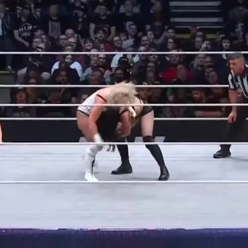 WWE's Paige / Saraya Bevis - Video