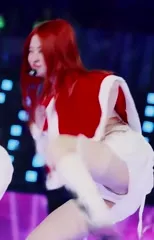 Huh Yunjin 허윤진 | LESSERAFIM - Video