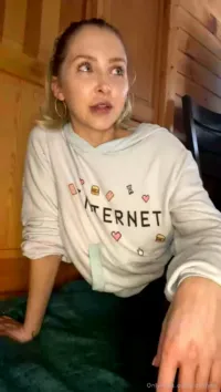 Alix Lynx - Video