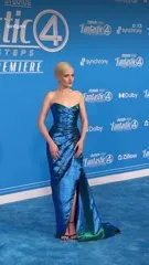 Julia Garner - Video #120335