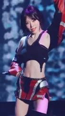Sakura Miyawaki 宮脇 咲良 | LESSERAFIM - Video