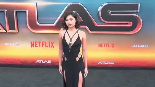 Xochitl Gomez - Video