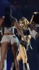 Lisa | BLΛƆKPIИK (Blackpink) - Xtიობjkqvbq