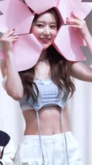 Sakura Miyawaki 宮脇 咲良 | LESSERAFIM - Video