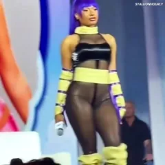 Megan Thee Stallion - Y 1 e 2 a o 6 j 724