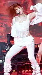 Hong Eunchae 홍은채 | LESSERAFIM - Video