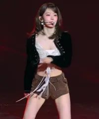 Sakura Miyawaki 宮脇 咲良 | LESSERAFIM - Video